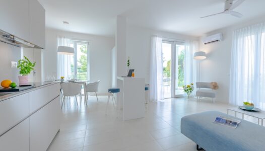 Pareus Beach Resort Villa Mare Küche Wohn Essbereich 1350 x
