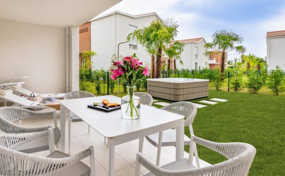 Bild Pareus Real Estate - Kaufen Sie sich Ihre Traumimmobilie mit Garten und Whirlpool an der Adria