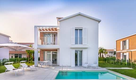 Bild Pareus Real Estate - Ferienhaus mit privatem Pool an der norditalienischen Adria