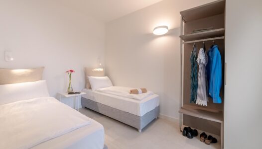 Pareus Beach Resort Giardino Schlafzimmer zwei Betten 1350 x