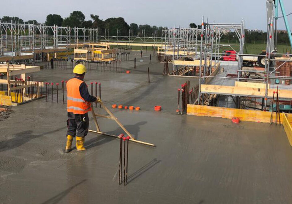 ARBEITEN AUF DER BAUSTELLE NEHMEN WEITER FAHRT AUF6